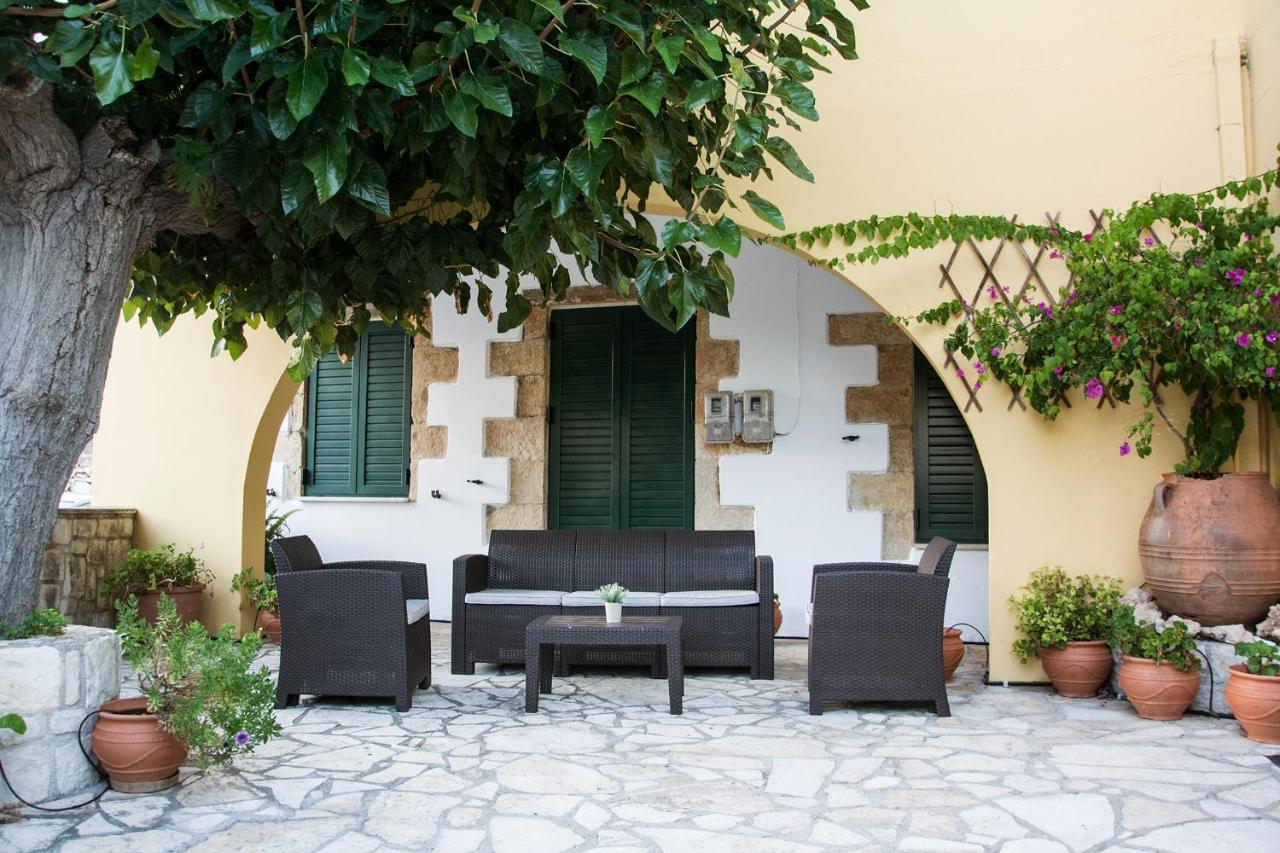Villa Dimitris Kalamítsion Amigdhálion エクステリア 写真