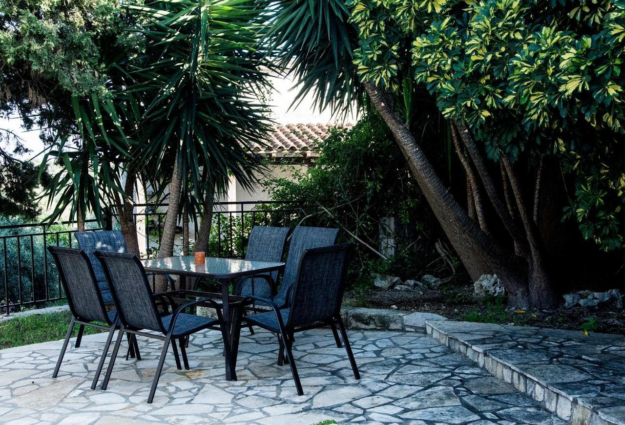 Villa Dimitris Kalamítsion Amigdhálion エクステリア 写真