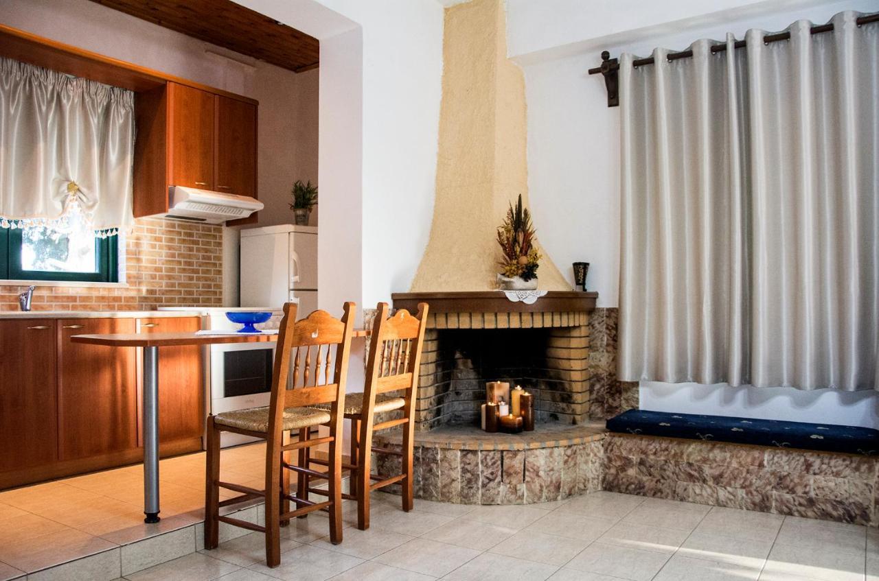 Villa Dimitris Kalamítsion Amigdhálion エクステリア 写真