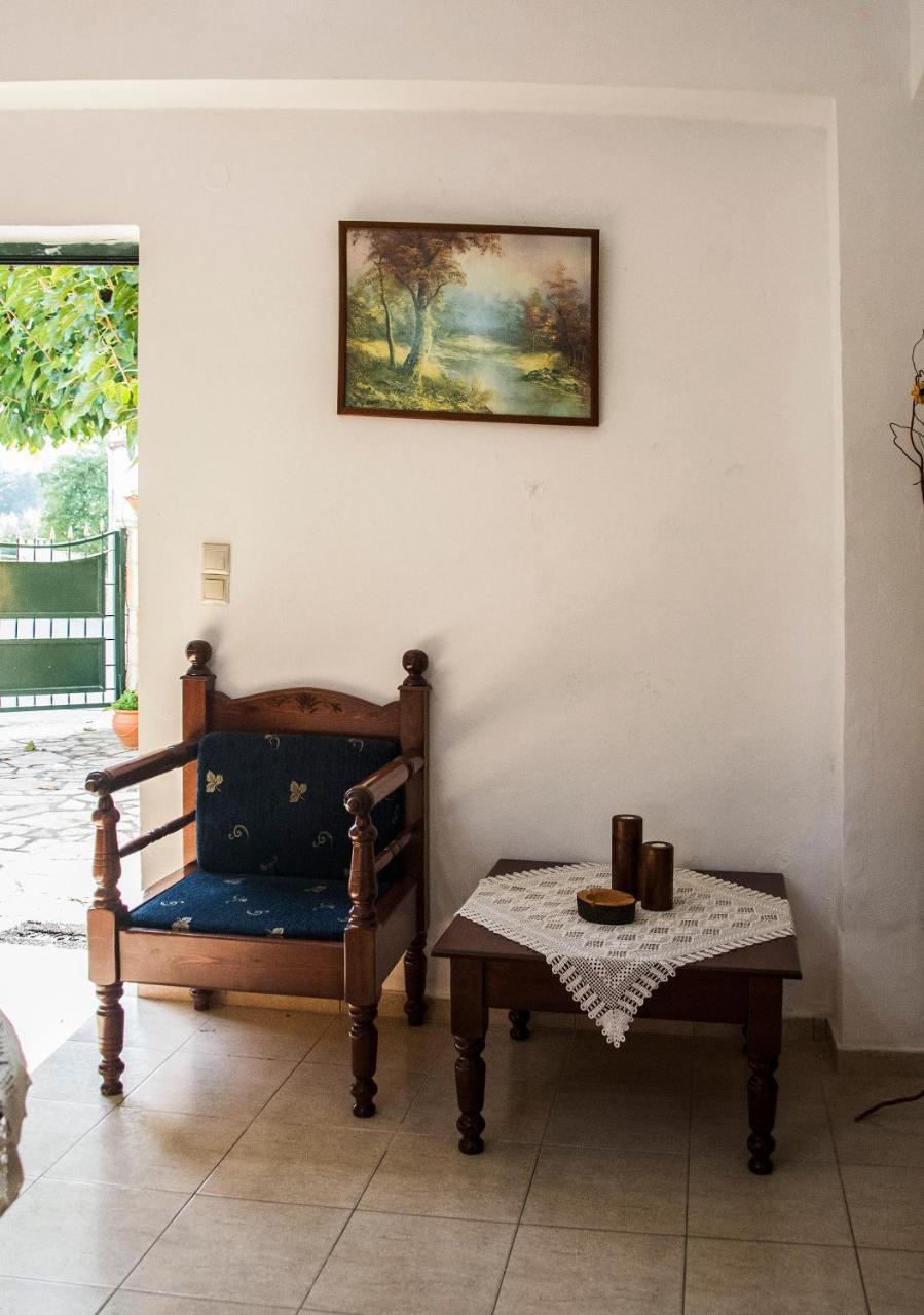 Villa Dimitris Kalamítsion Amigdhálion エクステリア 写真